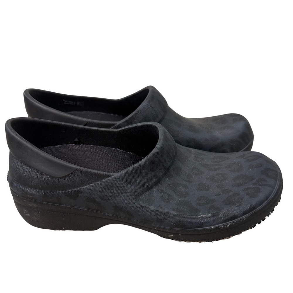 Crocs Neria Pro II Clogs Womens 10 Black Leopard Print Slip Resistant Work Shoes